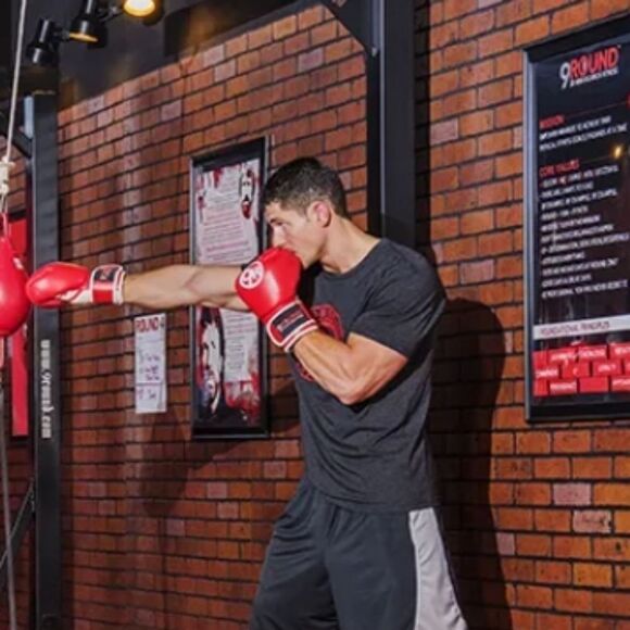 BRAND NEW 9ROUND KICKBOXING ADJUSTABLE FITNESS BOXING GLOVES - Picture 1 of 13